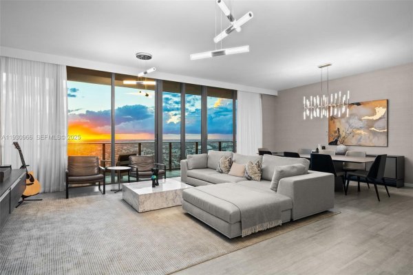 1000 Brickell Plz #PH5904 Miami, FL 33131