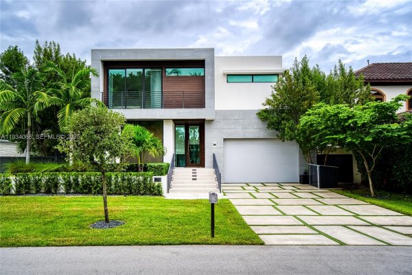 311 SE 189th St Sunny Isles Beach, FL 33160