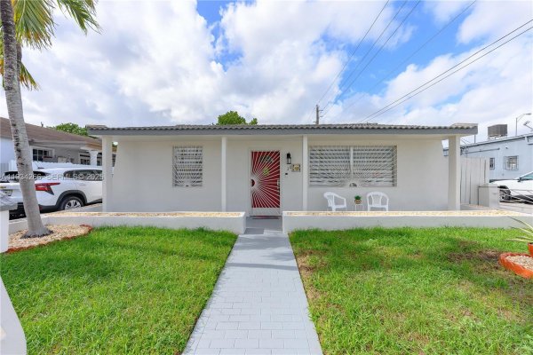 30 SW 57th Ct Miami, FL 33144