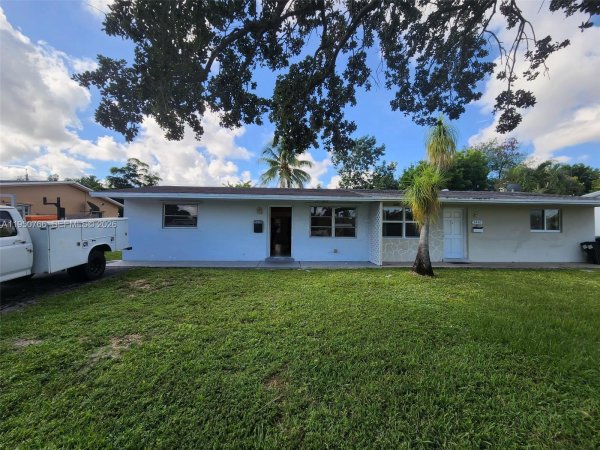 9438 SW 51st St Cooper City, FL 33328