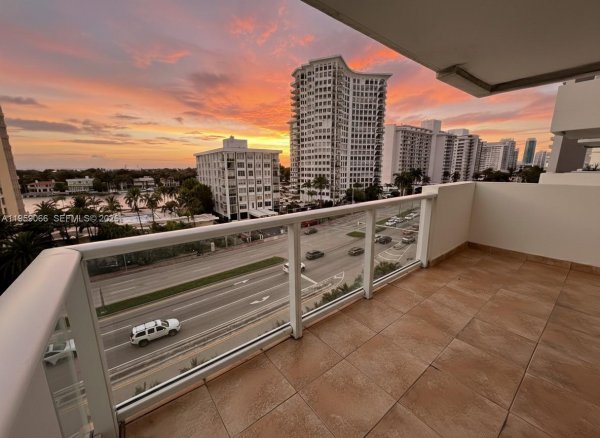 5601 Collins Ave #720 Miami Beach, FL 33140
