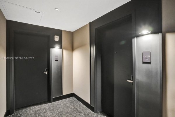 121 NE 5th St #1001B Miami, FL 33132