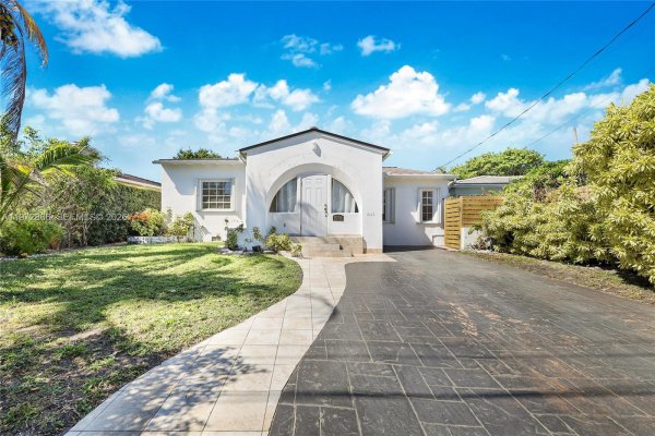 9056 Emerson Ave Surfside, FL 33154