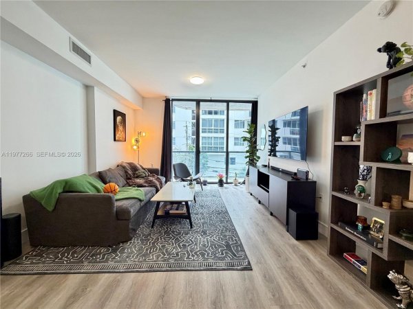 201 SW 17th Rd #304 Miami, FL 33129