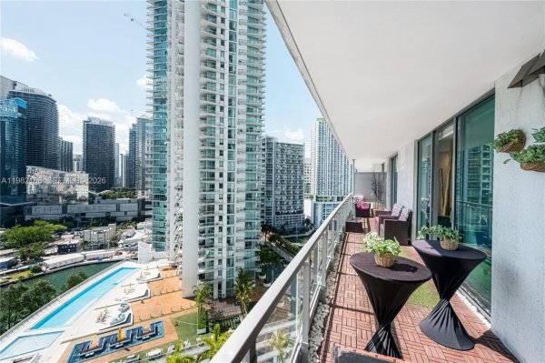 90 SW 3rd St #2116 Miami, FL 33130