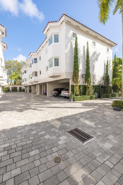 261 Navarre Ave #B-1 Coral Gables, FL 33134
