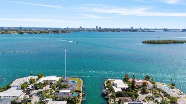 1982 NE 119th Rd North Miami, FL 33181