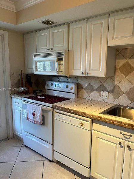 3200 N Palm Aire Dr #407 Pompano Beach, FL 33069