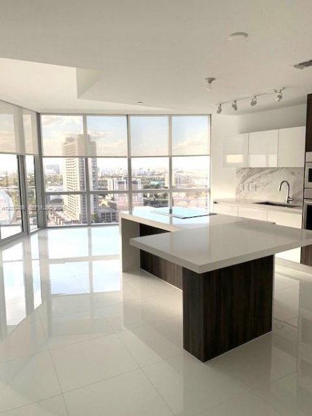 851 NE 1st Ave #2110 Miami, FL 33132