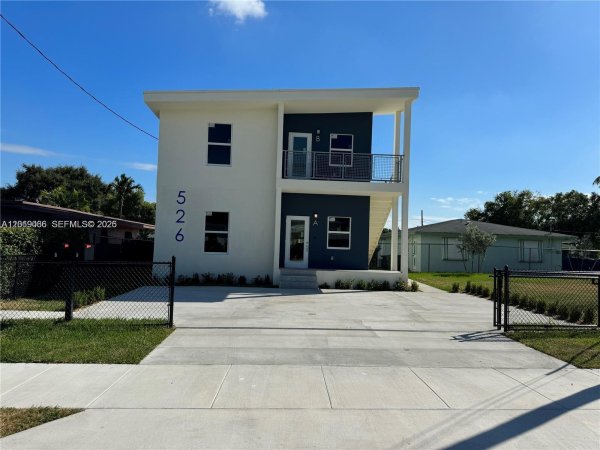 526 NW 6th St Hallandale Beach, FL 33009