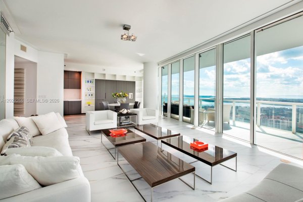 100 S Pointe Dr #3701 Miami Beach, FL 33139