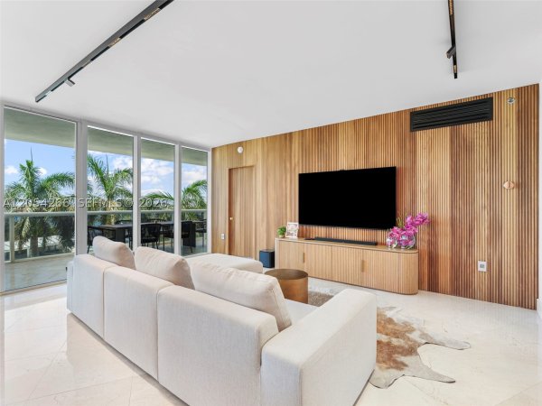 400 Alton Rd #808 Miami Beach, FL 33139