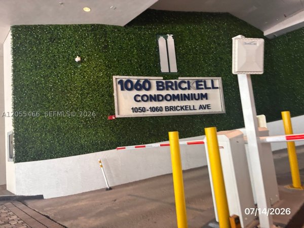 1050 Brickell Ave #1520 Miami, FL 33131