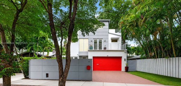 125 NE 16th Ter Fort Lauderdale, FL 33301