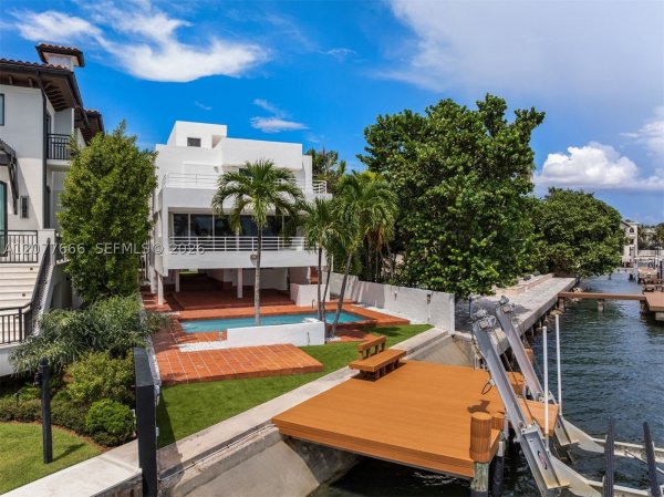 3499 N Prospect Dr Miami, FL 33133