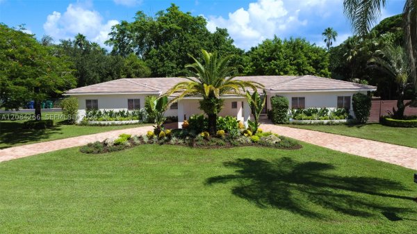 7895 SW 76th Ter Miami, FL 33143