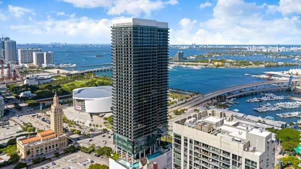 398 NE 5th #2118 Miami, FL 33132