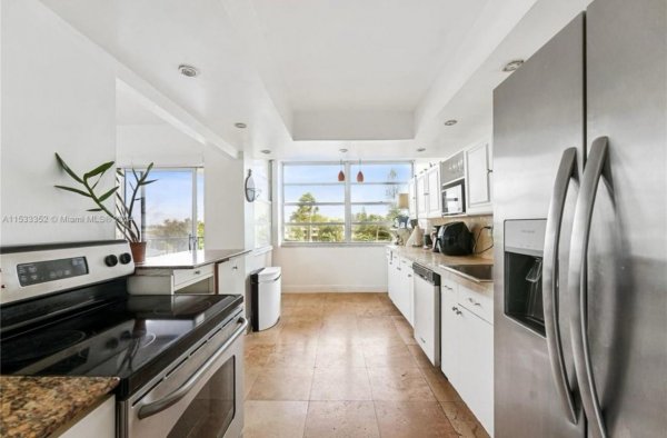 11930 N Bayshore Dr #302 North Miami, FL 33181