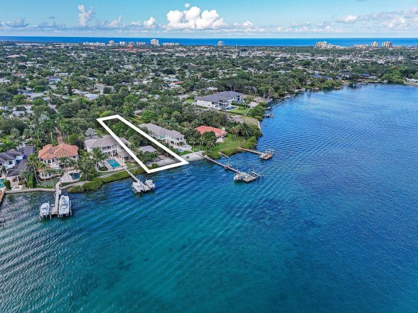 114 W Riverside Dr Jupiter, FL 33469