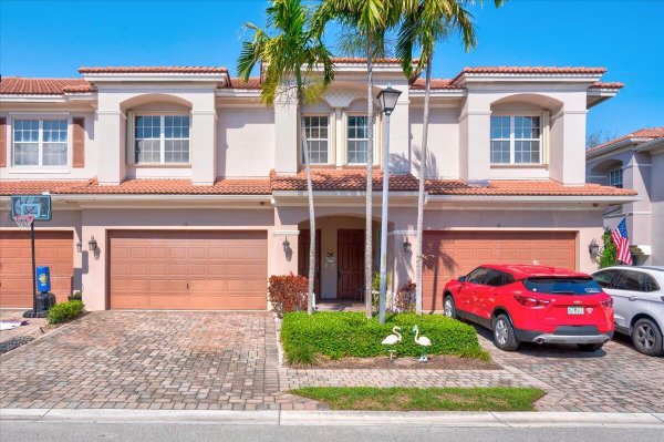 13 Nottingham Boynton Beach, FL 33426