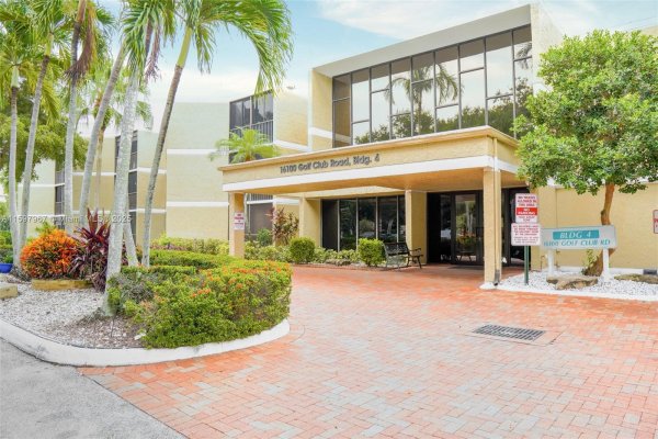 16100 Golf Clb Rd #210 Weston, FL 33326