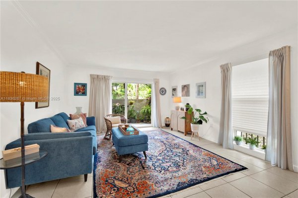 6886 N Kendall Dr #D102 Pinecrest, FL 33156