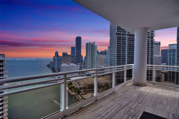 901 Brickell Key Blvd #3204 Miami, FL 33131