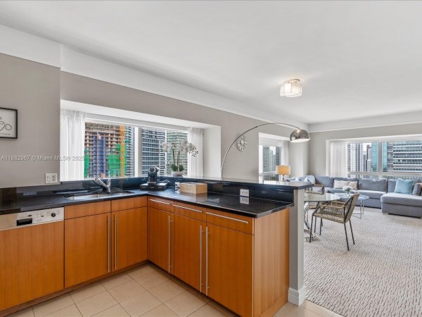 1435 Brickell Ave #3212 Miami, FL 33131