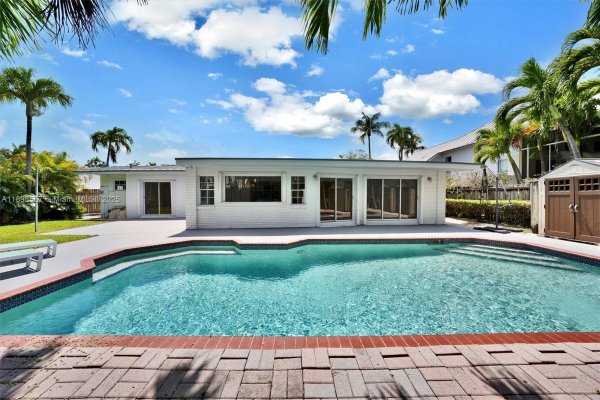 255 Ridgewood Rd #. Key Biscayne, FL 33149