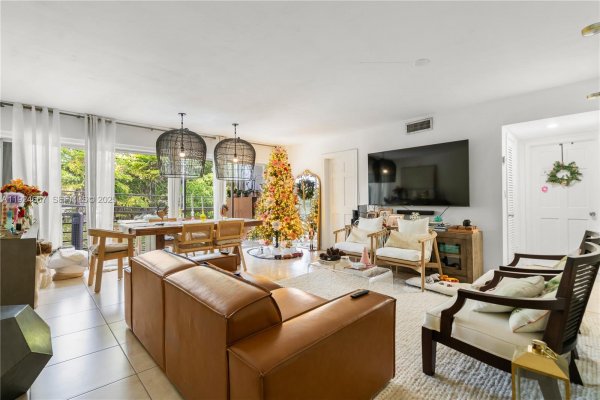 555 Crandon Blvd #21 Key Biscayne, FL 33149