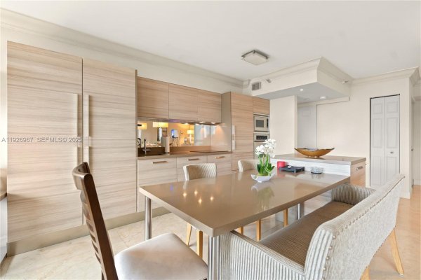 3530 Mystic Pointe Dr #1714 Aventura, FL 33180