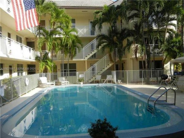255 Sunrise Dr #103 Key Biscayne, FL 33149