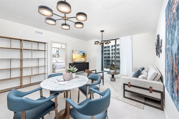 1000 Brickell Plz #4005 Miami, FL 33131