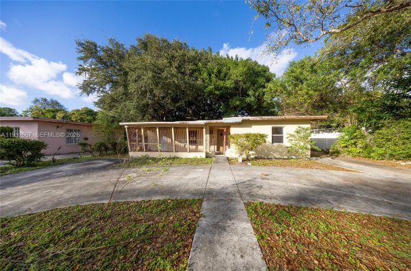 763 NE 140th St North Miami, FL 33161