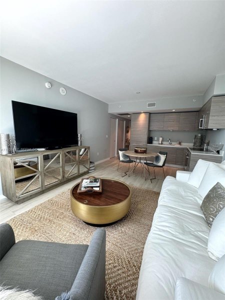 1300 S Miami Ave #2808 Miami, FL 33130