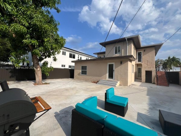 945 79th Ter #2 Miami Beach, FL 33141