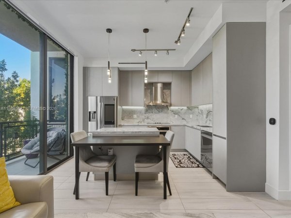 1030 15th St #213 Miami Beach, FL 33139