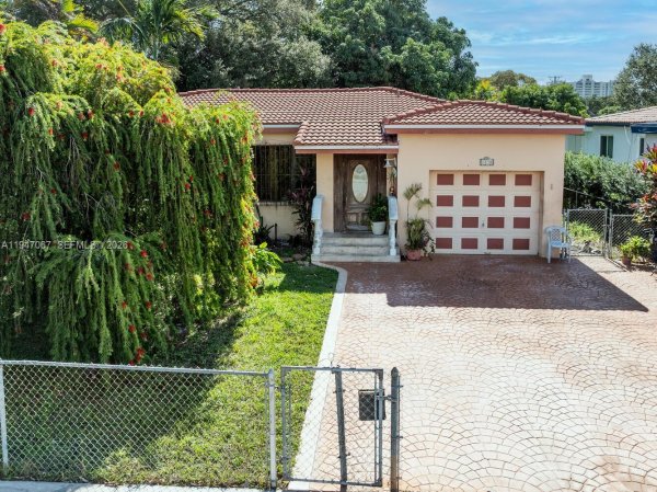 2830 SW 17th St Miami, FL 33145