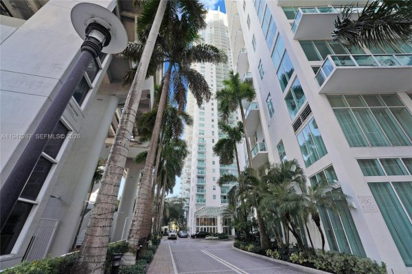 31 SE 5th St #3306 Miami, FL 33131