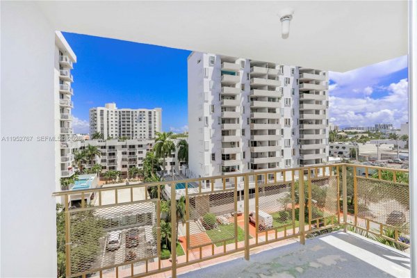 1340 Lincoln Rd #708 Miami Beach, FL 33139