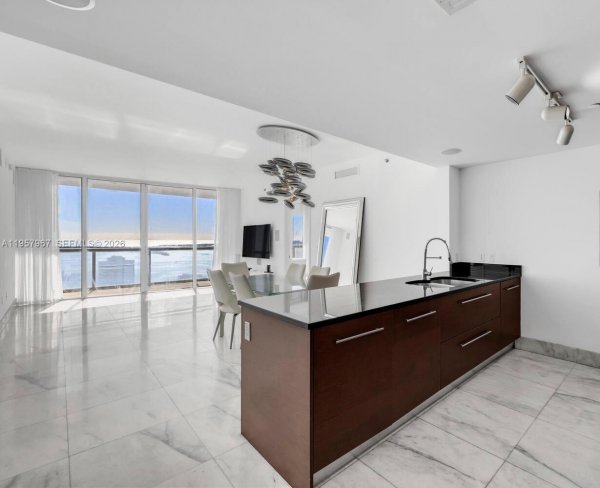 465 Brickell Ave #4003 Miami, FL 33131