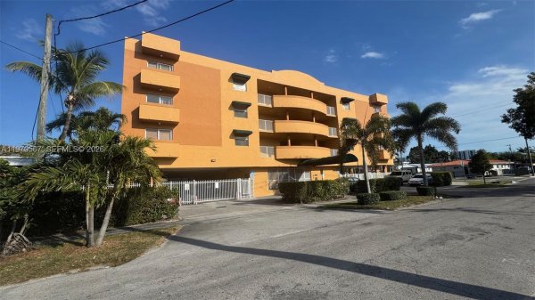 2441 SW 31st Ave #303 Miami, FL 33145
