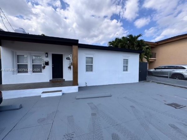 4783 NW Flagler Ter Miami, FL 33126