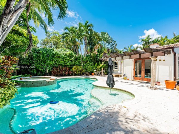 8927 Hawthorne Ave Surfside, FL 33154