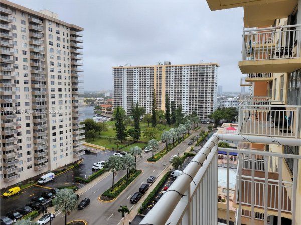 251 174th St #1208 Sunny Isles Beach, FL 33160