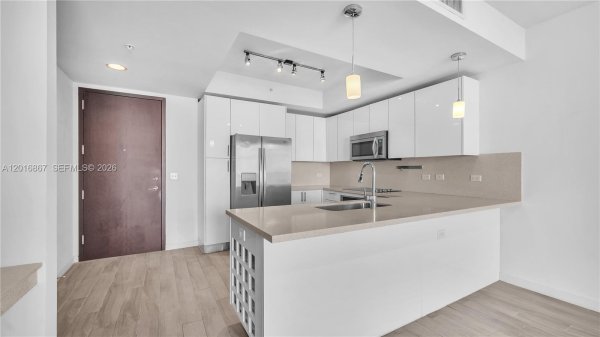 999 SW 1st Ave #2009 Miami, FL 33130