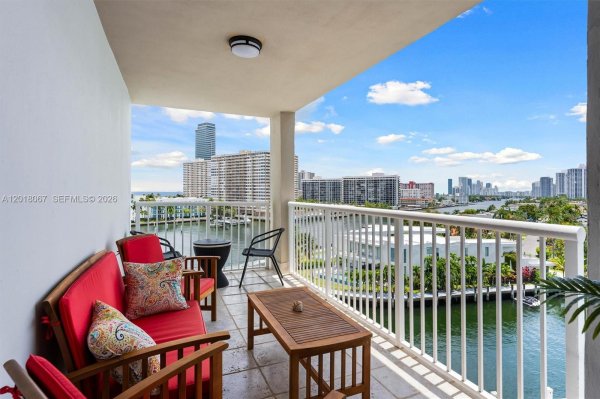121 Golden Isles Dr #707 Hallandale Beach, FL 33009