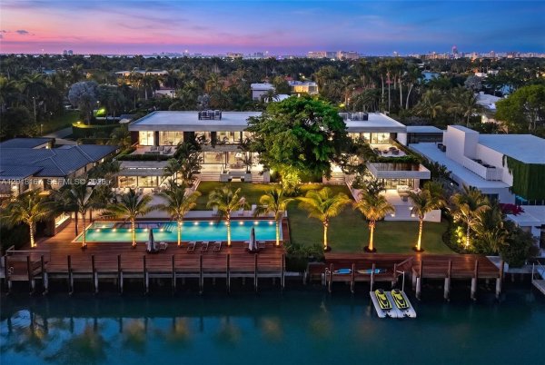 1420 W 23rd St Miami Beach, FL 33140