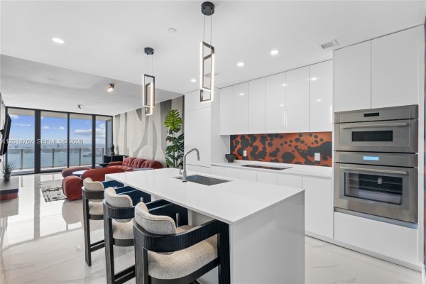 700 NE 24th St #5206 Miami, FL 33137
