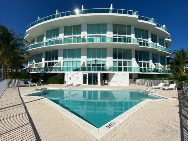 2000 Bay Dr #203 Miami Beach, FL 33141